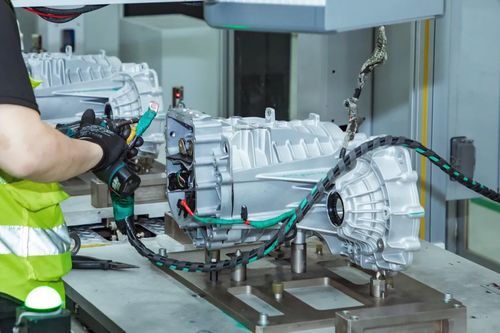 零跑三年内超越特斯拉 朱江明要打造有灵魂的电动汽车与云计算装备技术服务